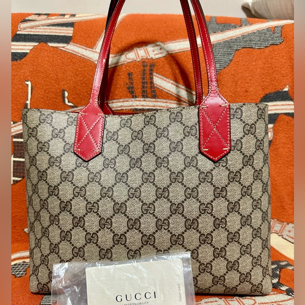 GUCCI❤️🌟 GG MONOGRAM REVERSABLE TOTE⭐️